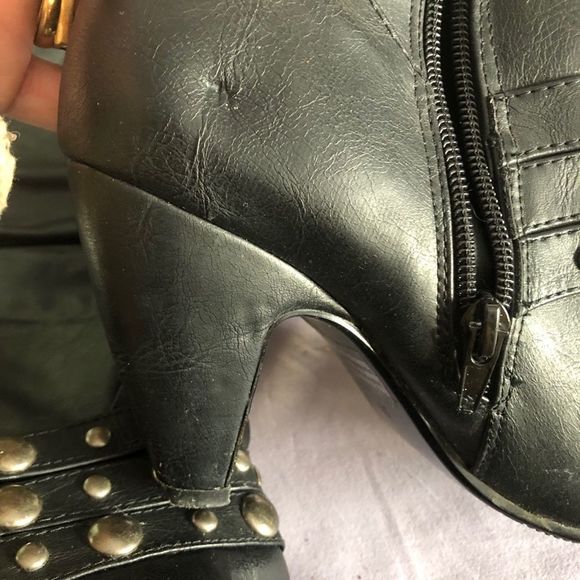 Black boots stud details - Picture 5 of 10